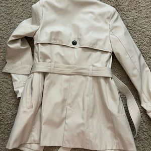 It’s Windbreaker, waterproof, simple style